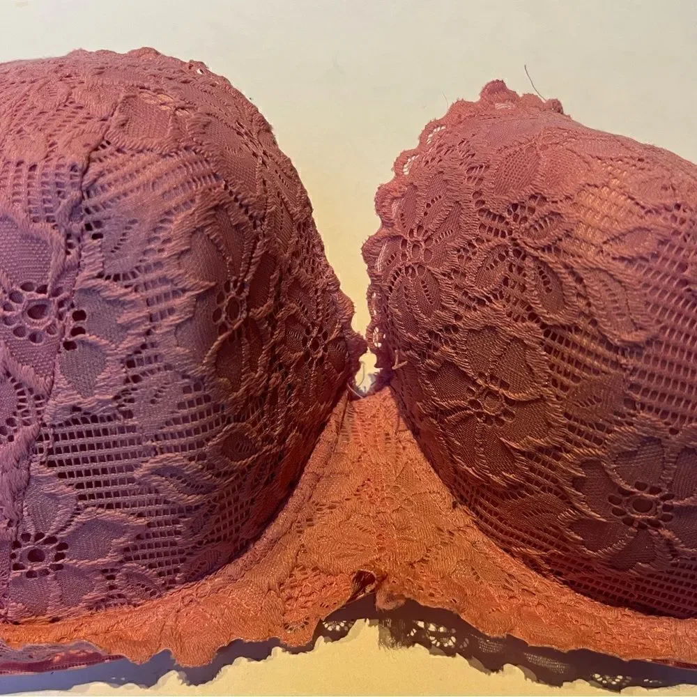Delta Burke Bra Deep Pink with Lace Sides Size 40DD Underwire